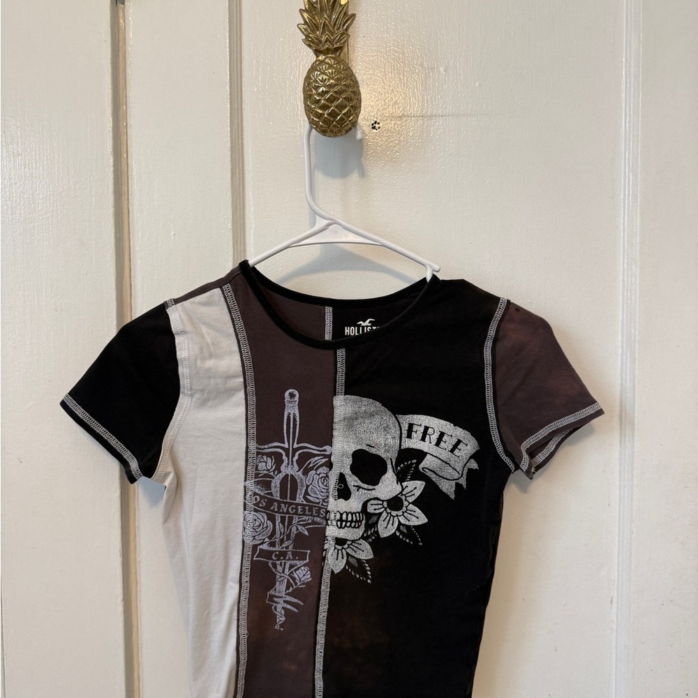 Hollister Black, White & Brown Skull Banner Short Sleeve Tee